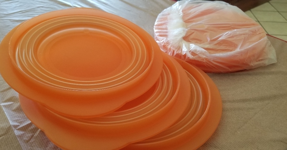 Tupperware Flatout 4 cup Orange Containers